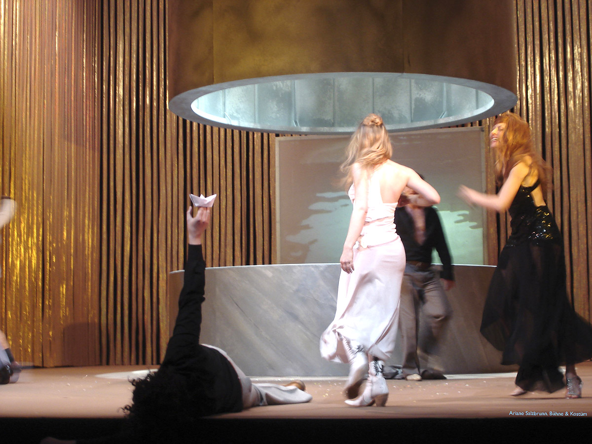 2006. Bühne und Kostüm: „Der Kaufmann von Venedig“ von William Shakespeare.Regie: Reinhard Göber.Stadttheater Konstanz